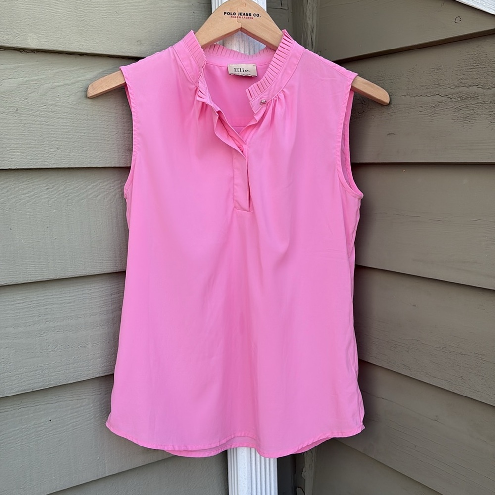 Elie Tahari Barbie Pink Sleeveless Ruffle Blouse No Sz tag fits like a S.